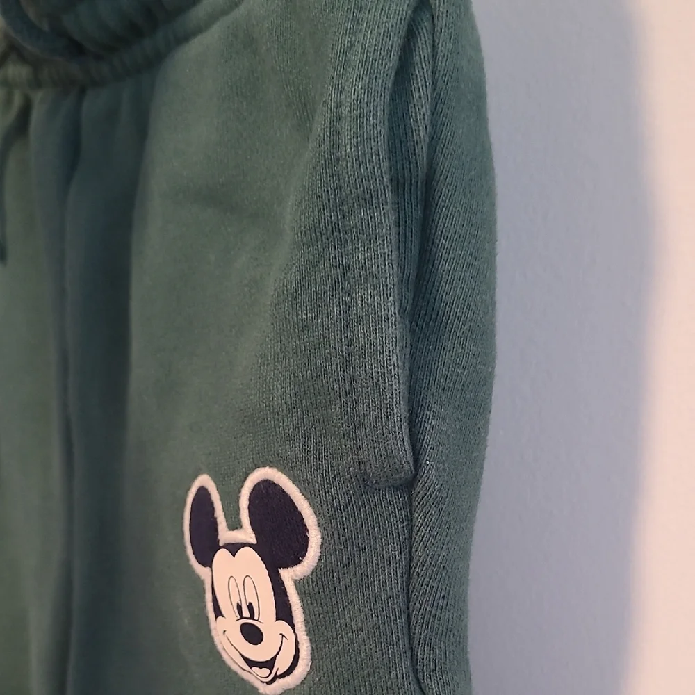 Baby GAP Disney Green Kids Sweatpants with Mickey Patch - Picture 4 of 9